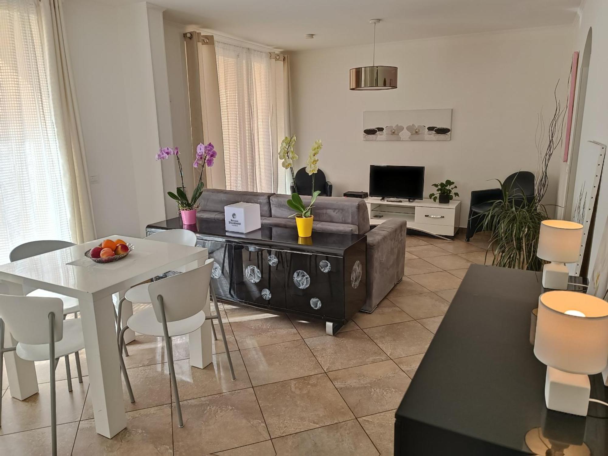 Direct Monaco 2 Pieces Devant Piscine Beausoleil Eksteriør billede