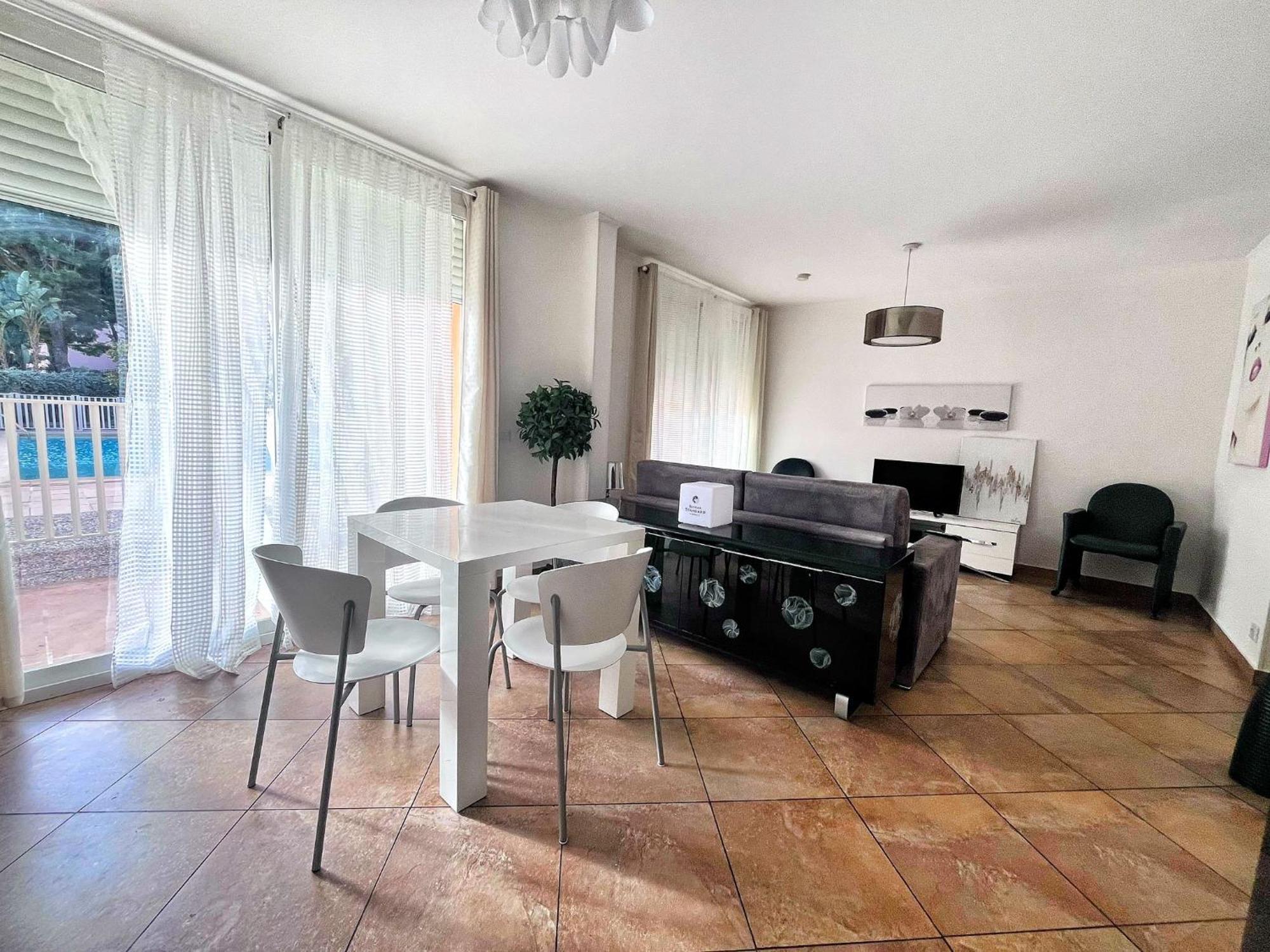 Direct Monaco 2 Pieces Devant Piscine Beausoleil Eksteriør billede